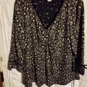 Plus size / maternity top pit to pit 28"